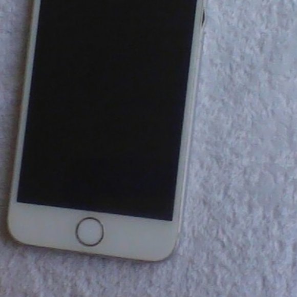 I Phone 6s barely used. - Picture 3 of 4